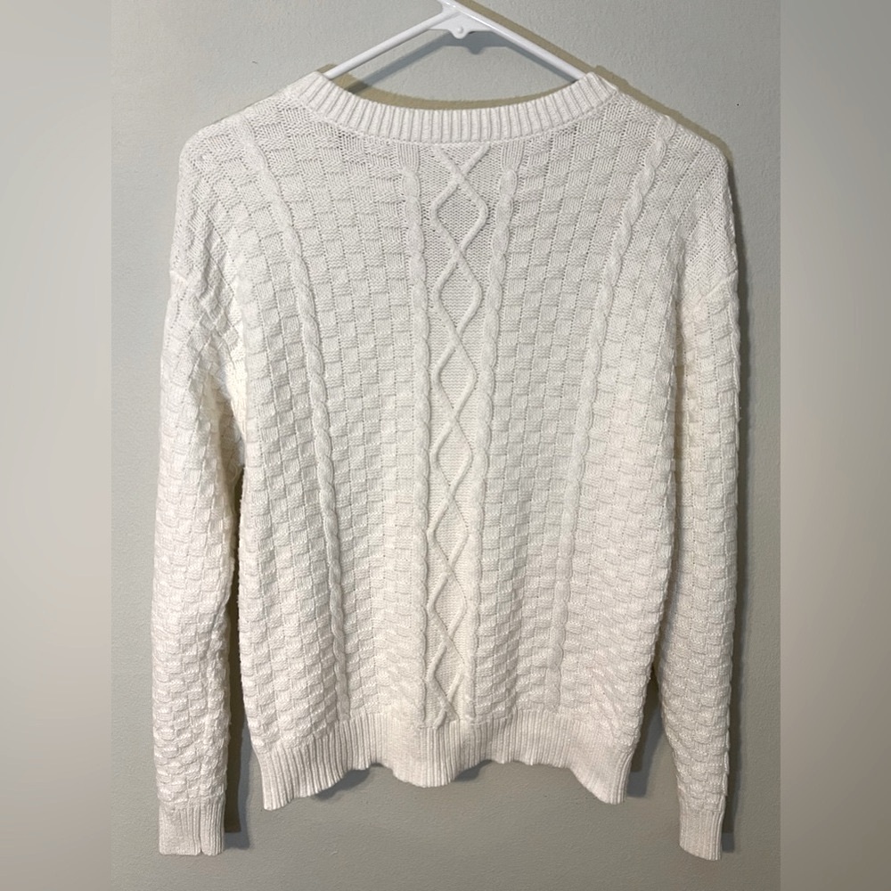 St. John's Bay Women’s White Cable Knit Pullover V-Neck Sweater! Size Small. - Picture 4 of 8